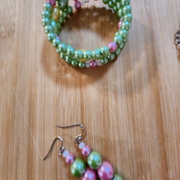 Hand Crafted 3 Piece Jewelry Set Faux Pearls Green Yellow Pink White Necklace - Picture 5 of 10